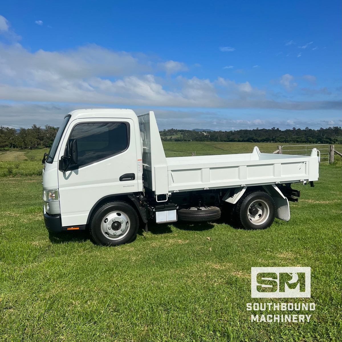 Tipper Machine Drive Mini Tipper Hire Gympie. Drive On a Car license – Southbound Machinery Hire