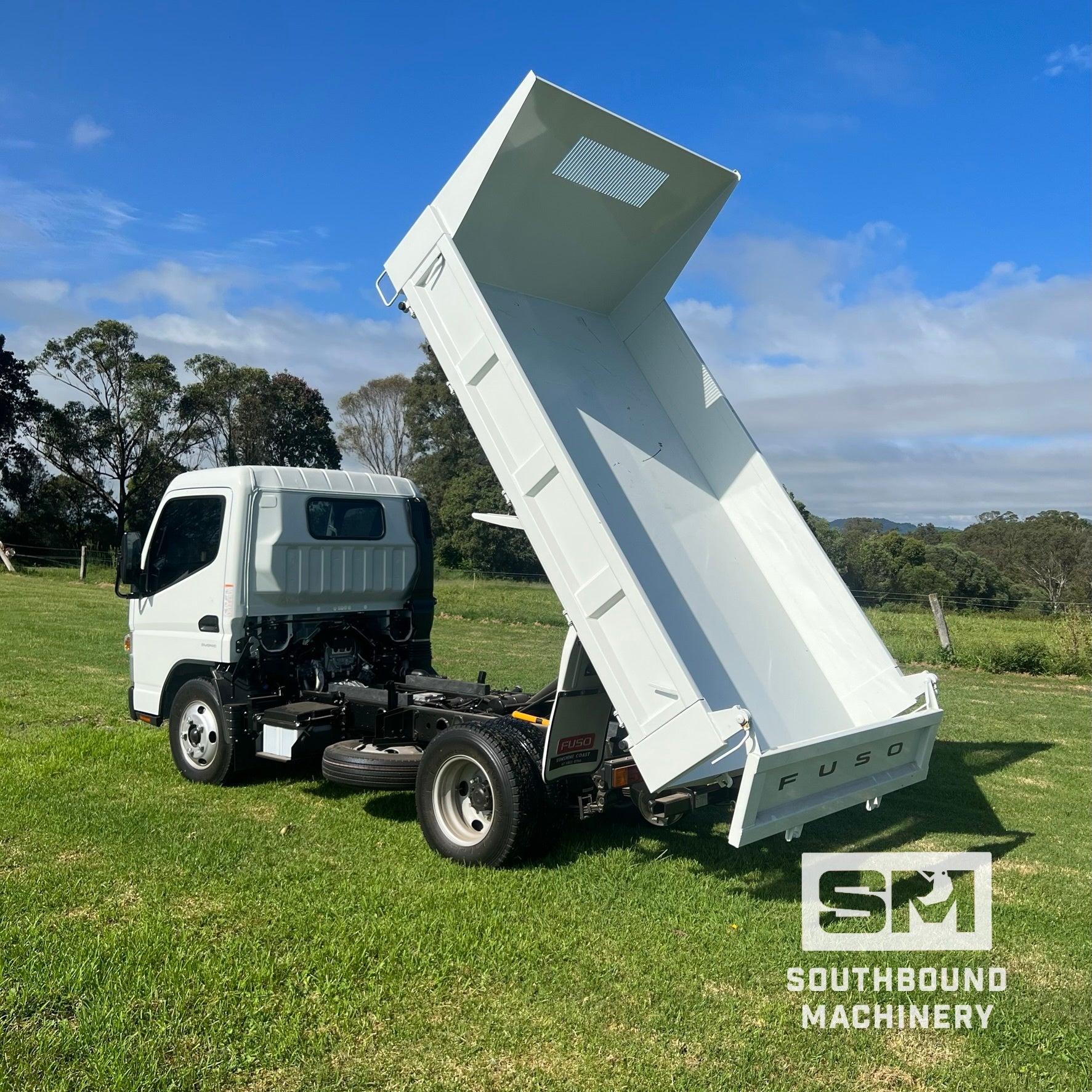 Tipper Machine Drive Mini Tipper Hire Gympie. Drive On a Car license – Southbound Machinery Hire